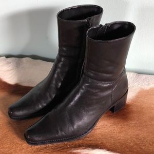 Arturo Chiang heeled leather boots